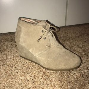 TOMS tan wedges